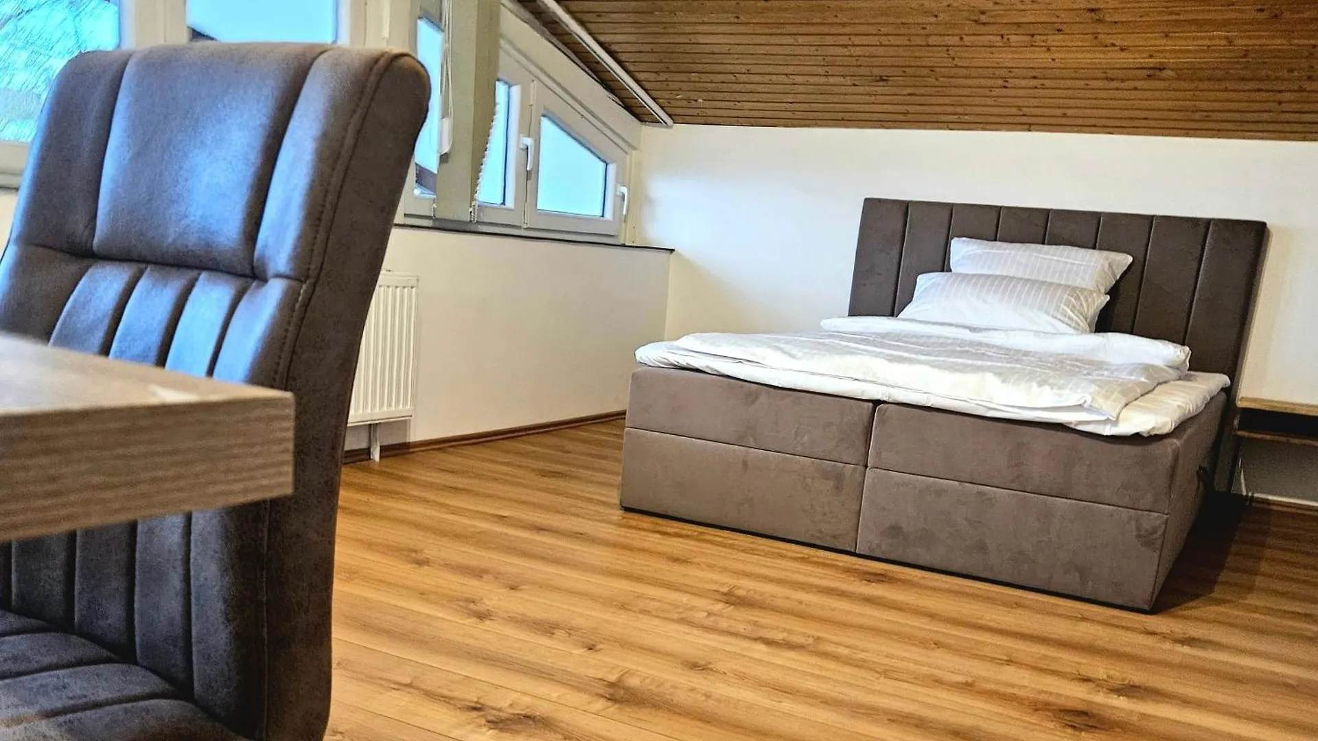 아파트 Exklusive Grosse Ferienwohnung Fuer 7 Personen, Parkplatz, Balkon, 3 Schlafzimmer 바이로이트 독일