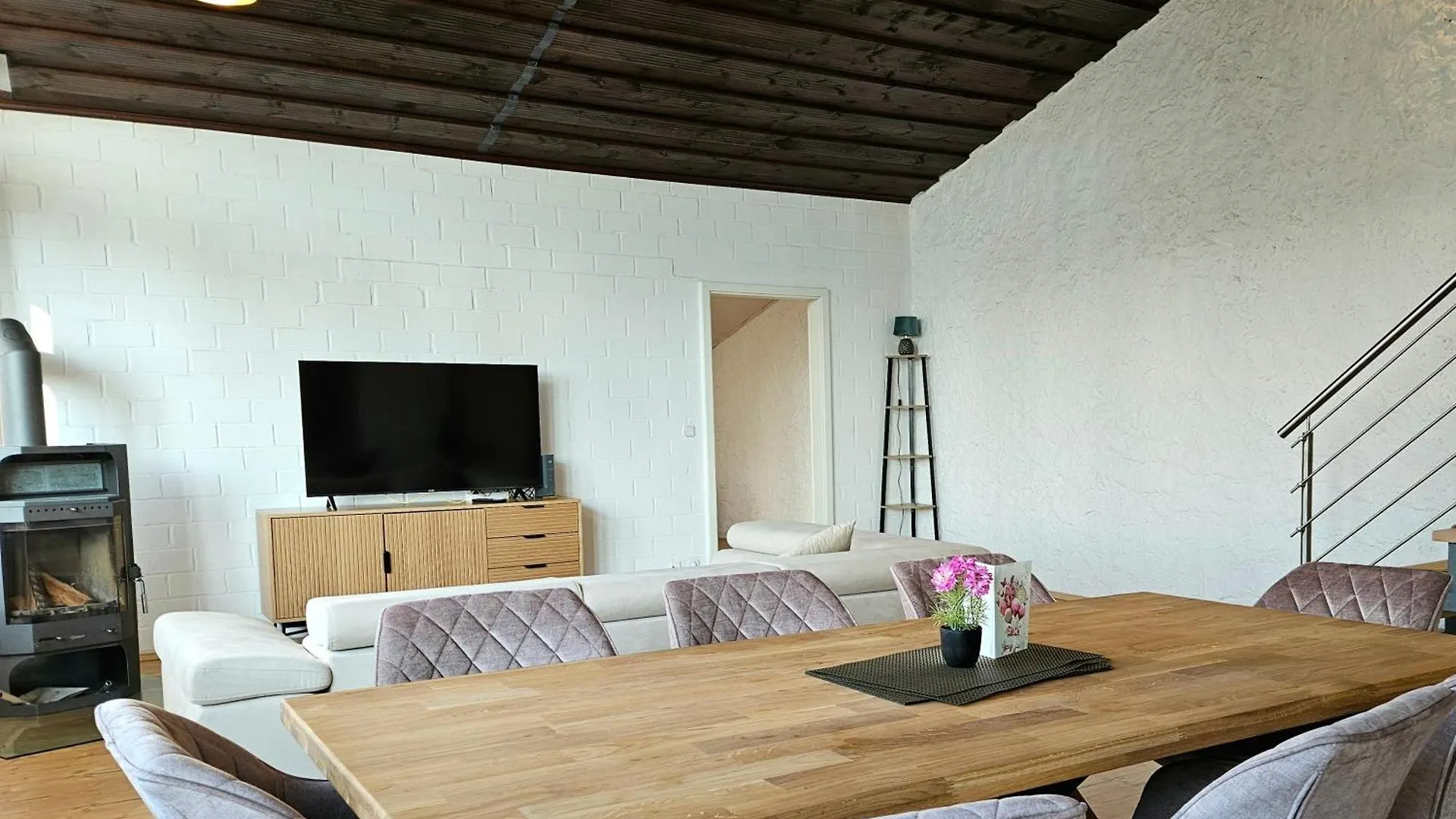 Exklusive Grosse Ferienwohnung Fuer 7 Personen, Parkplatz, Balkon, 3 Schlafzimmer 바이로이트 독일